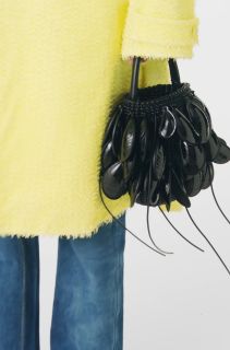Shell bucket in woven calfskin