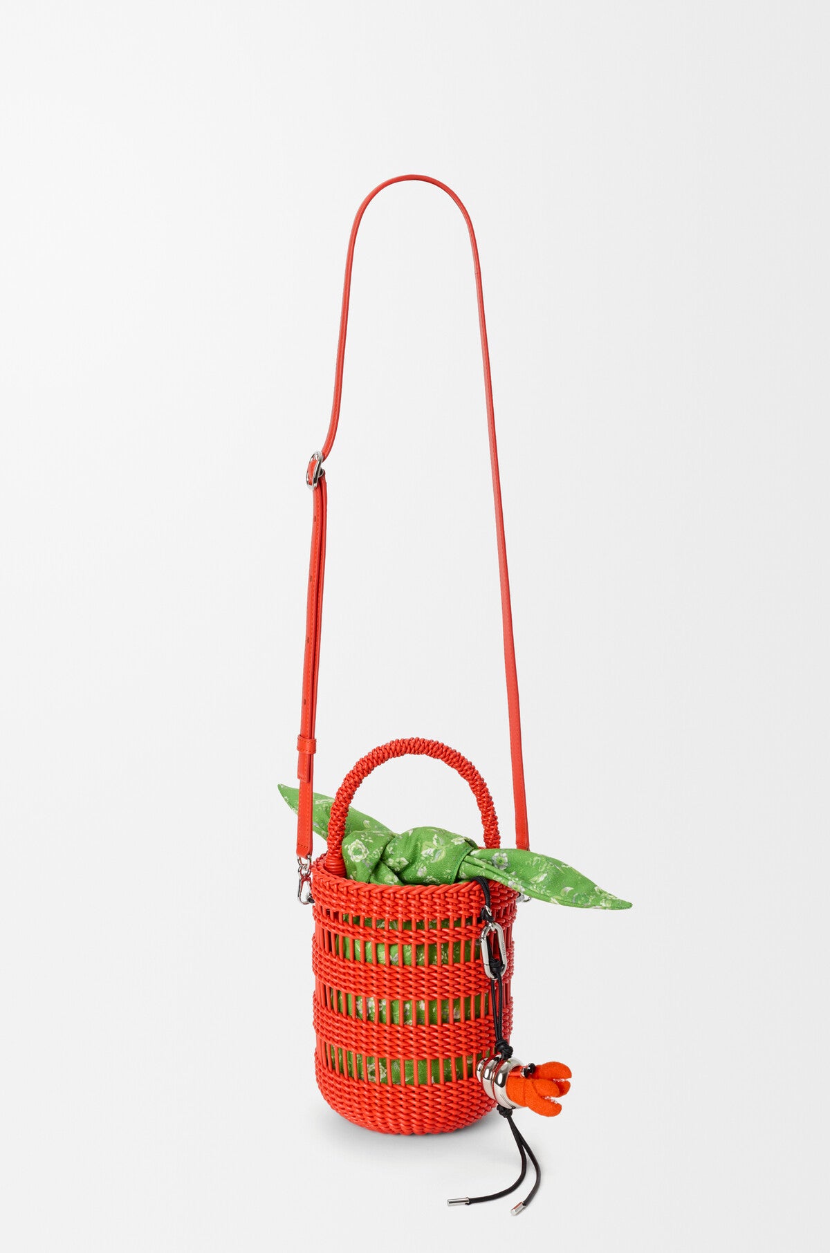 Weaved bucket in nappa leather