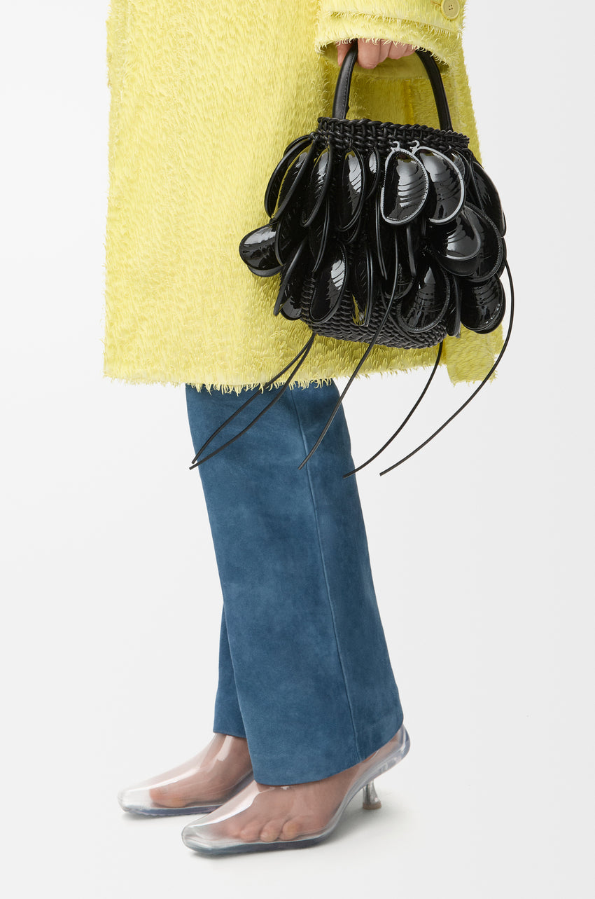 Shell bucket in woven calfskin