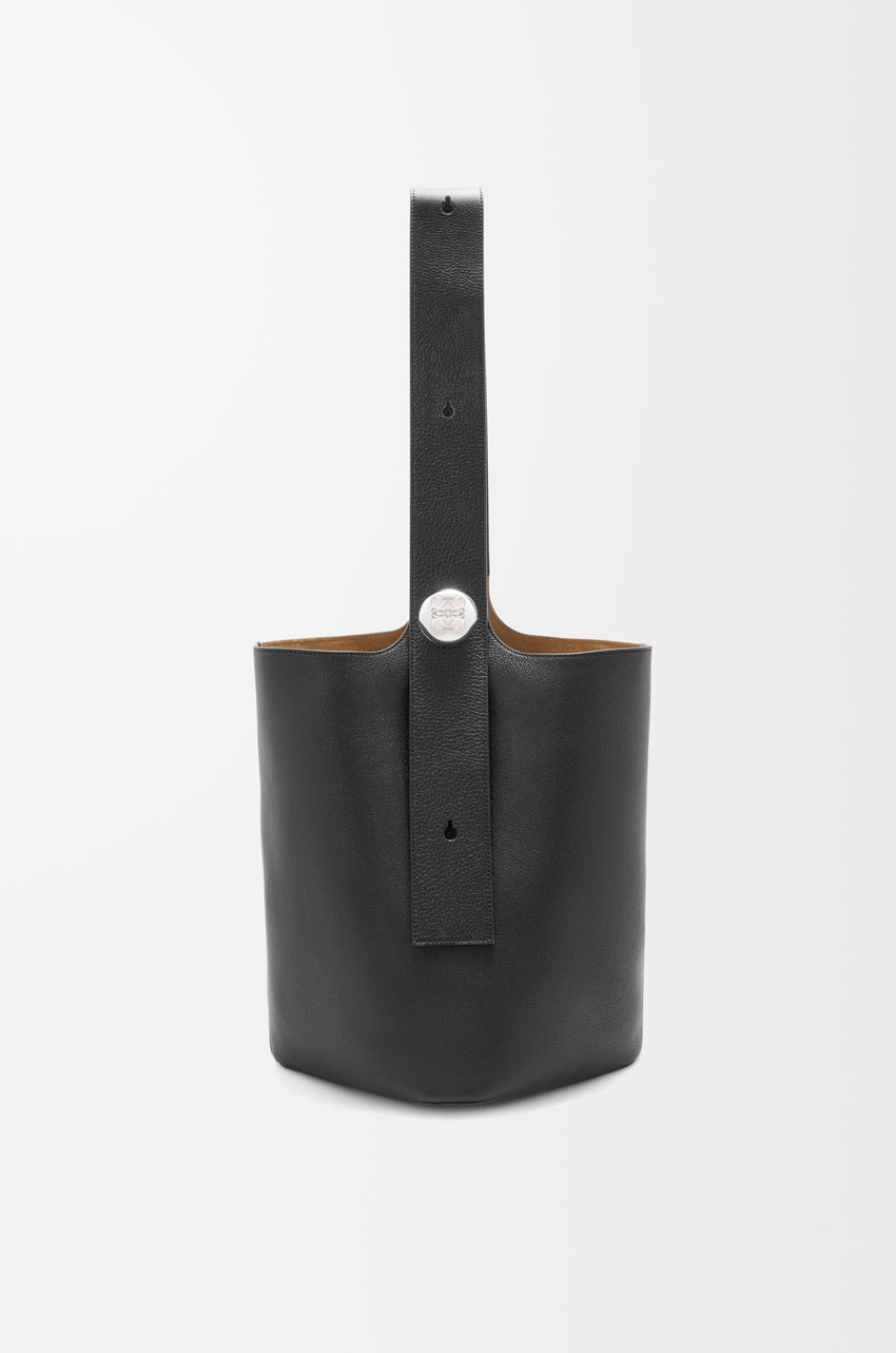 Large Pebble bucket in supple grained calfskin