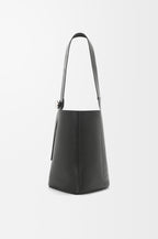 Large Pebble bucket in supple grained calfskin